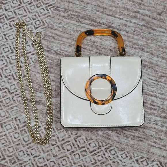 TOPSHOP Capri Buckle Crossbody Bag in Beige, Tortoise Shell Details, Gold Chain - Picture 9 of 16